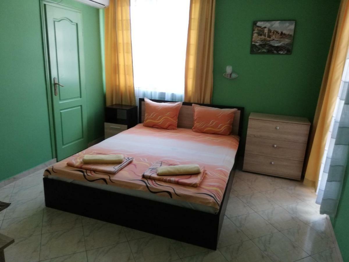 Guest House Yanina Созополь Экстерьер фото